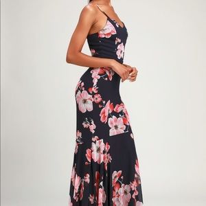 🌸🌺Lulu’s floral maxi dress NWT